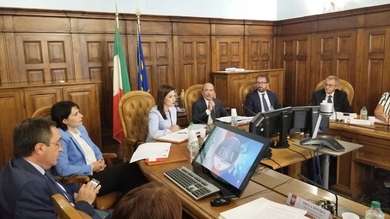 Hetimi i përbashkët kundër krimit të organizuar, Gjonaj e Marku takohen me prokurorin e Antimafias italiane
